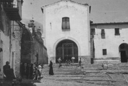 foto-7-A-sinistra-la-Porta-degli-Angeli-e-la-chiesa-della-Pietà-ad-angolo-con-la-vecchia-chiesa-del-Convento-dei-Cappuccini